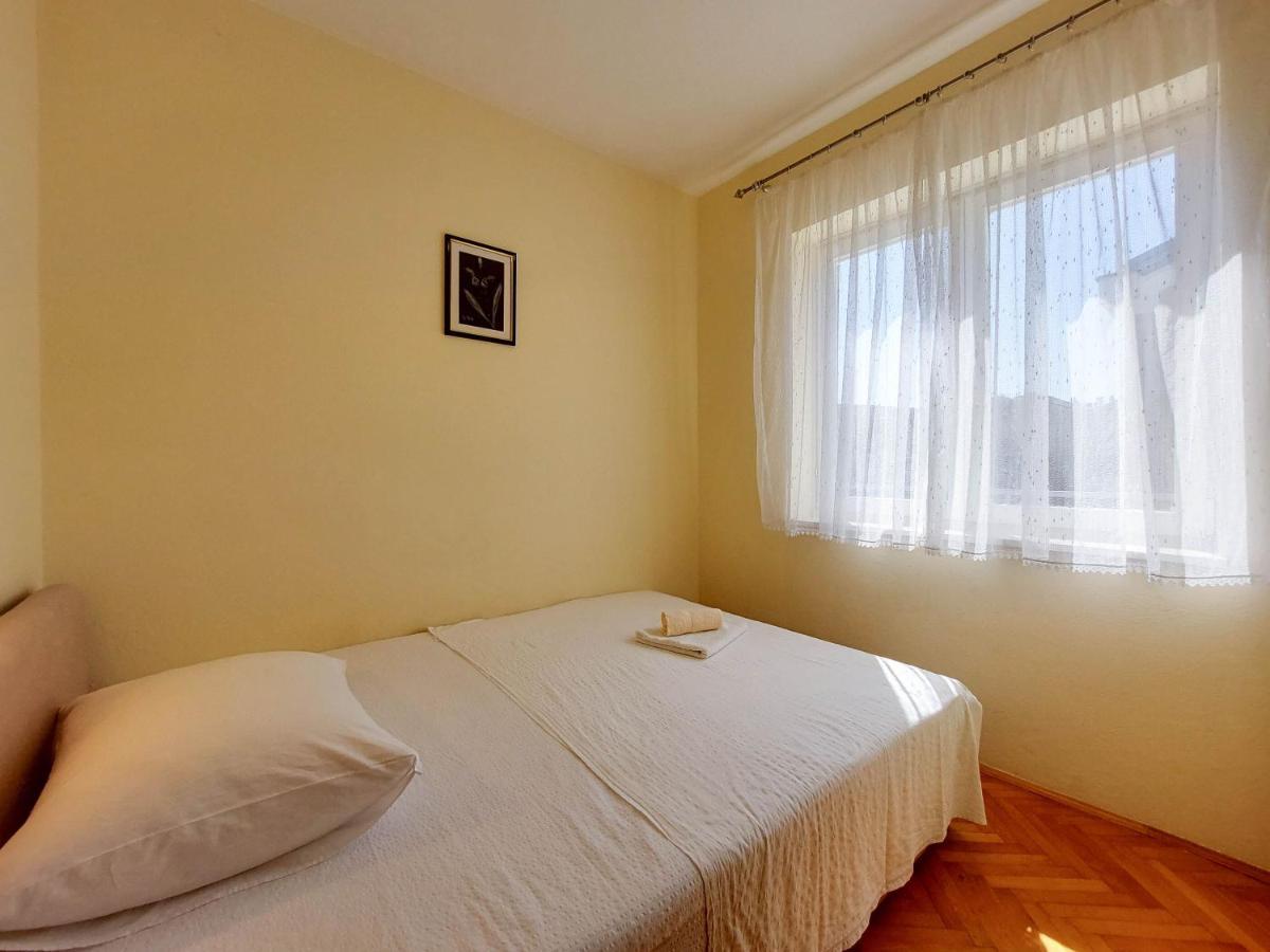 Apartments Nikola Punat Bagian luar foto