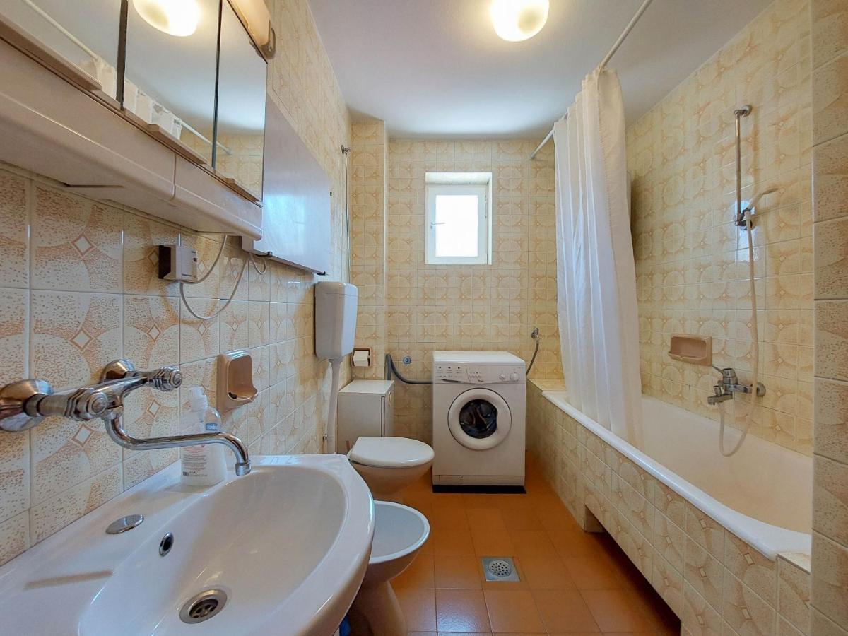 Apartments Nikola Punat Bagian luar foto